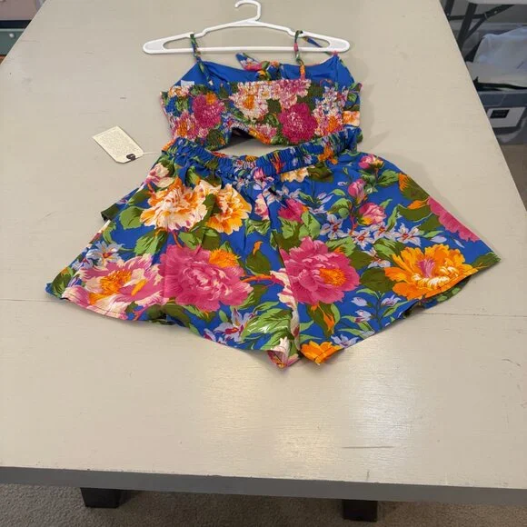 Tropical Floral Two Piece Short Set Size Medium - Picture 7 of 9